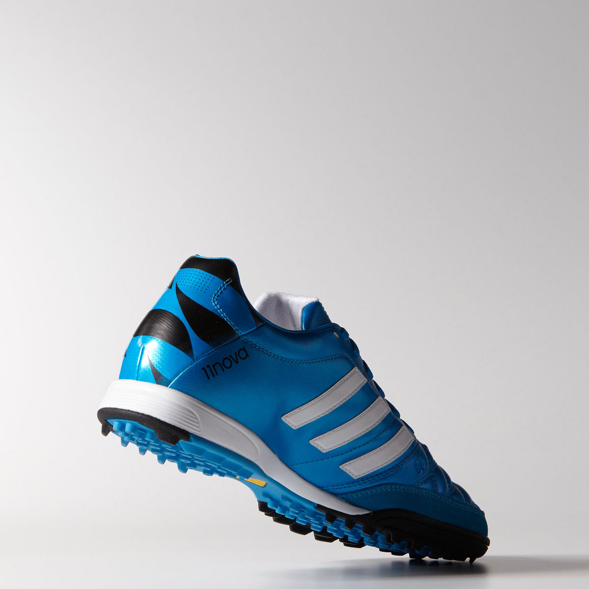 Adidas 11nova sale turf